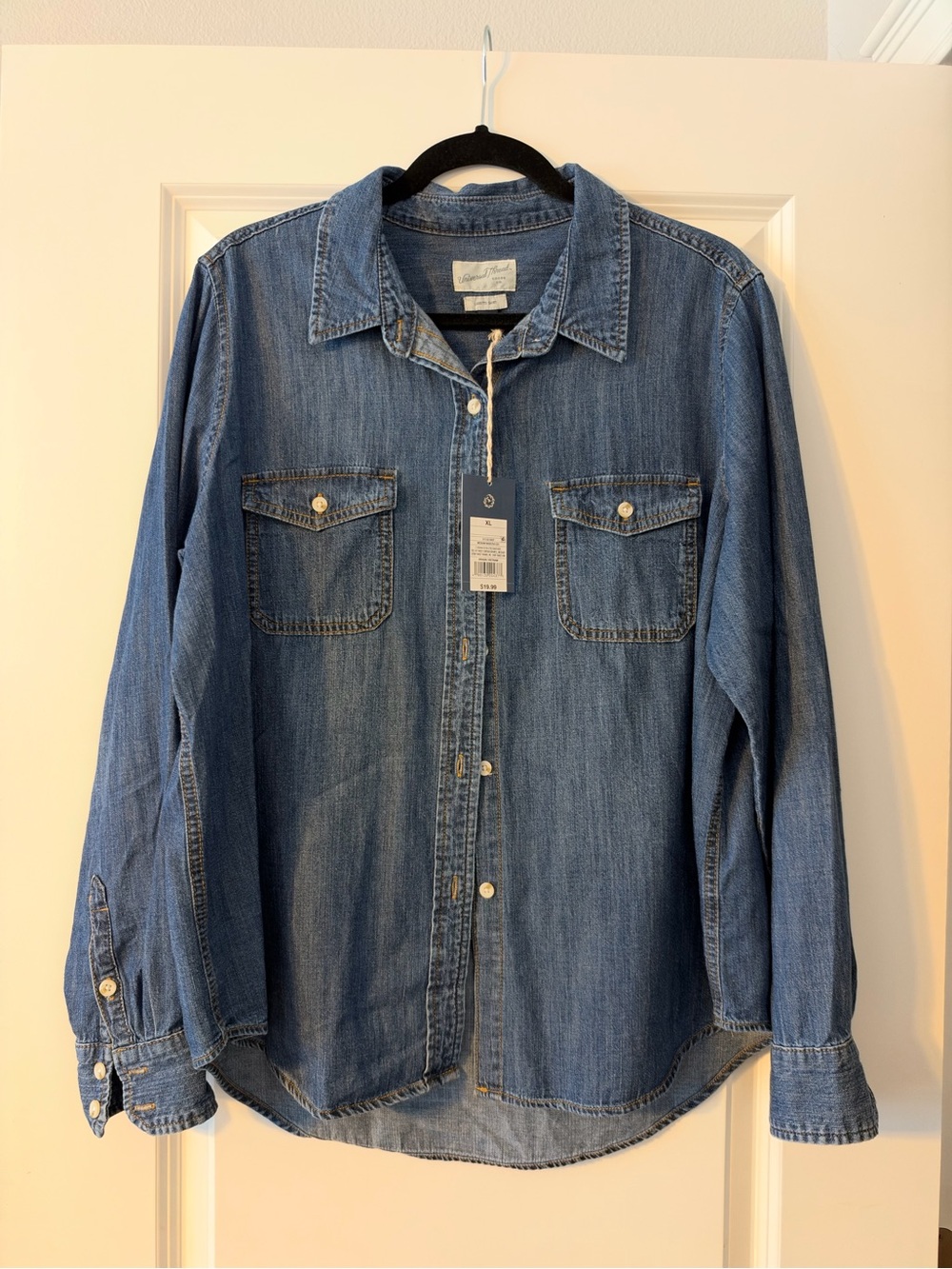 Women’s Universal Thread Blue Denim Button-Down Shirt with Chest Pockets